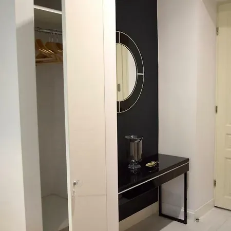 White In The Center Of Cracow Apartment *